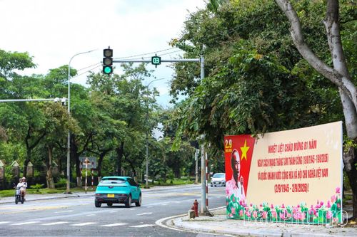 Pa nô khẩu hiểu được đặt ở vị trí trang trọng tại các tuyến phố.