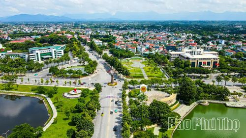 Khu vực trung tâm Việt Trì khang trang, hiện đại, hướng tới xây dựng đô thị văn minh, xanh, sạch, đẹp.