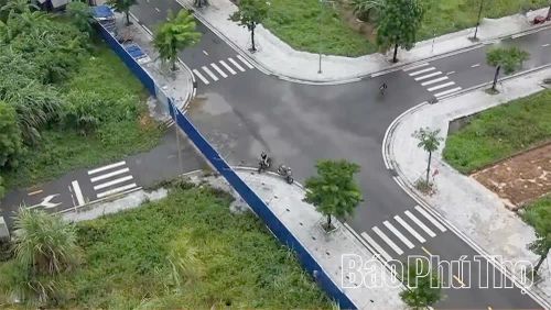 Hàng rào chắn nhìn từ trên cao giữa 2 dự án.