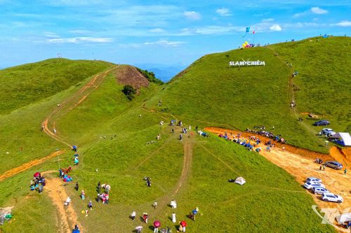 Slam Chiêm rộn ràng trong ngày đầu lễ hội.