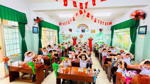 Thành phố tập trung xây dựng trường lớp nhằm đáp ứng nhu cầu học tập ngày càng tăng.