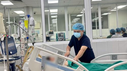 Cháu bé 14 tuổi bị sốt mò phải thở máy, lọc máu, điều trị tích cực tại Bệnh viện Bệnh Nhiệt đới Trung ương