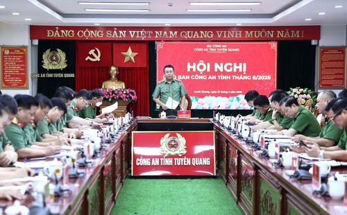 Thiếu tướng Nguyễn Đức Thuận, Giám đốc Công an tỉnh Tuyên Quang quán triệt chỉ đạo của cấp trên về công tác đảm bảo ANTT dịp nghỉ lễ.