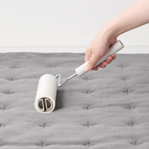 Một cây lăn bụi nhỏ có thể xử lý nhanh những thứ này mà không cần chuẩn bị nhiều dụng cụ