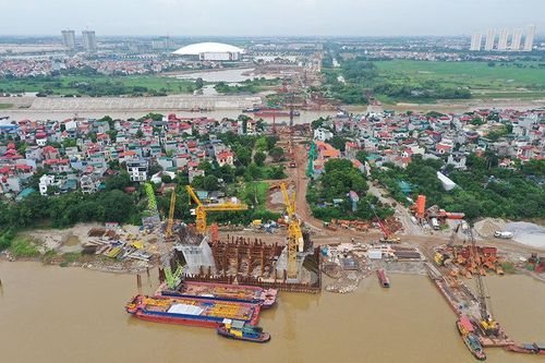 Thi công Dự án cầu Tứ Liên. Ảnh: Công Hùng