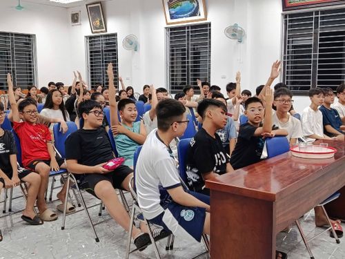 Buổi sinh hoạt chuyên đề ý nghĩa của Chi đoàn thôn Đoài Khê. Ảnh: CĐĐK