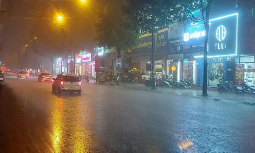 Đêm 31-8 và sáng sớm 1-9, Hà Nội có mưa rào và dông vài nơi. Ảnh: Bảo Châu
