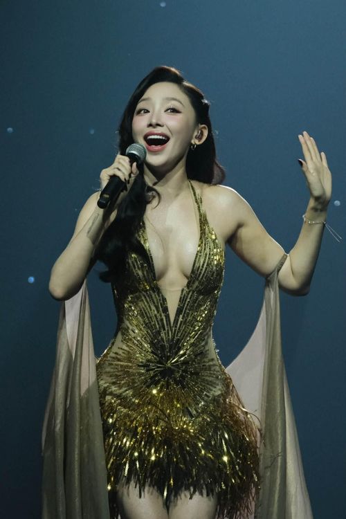 Dễ dàng nhận ra hình ảnh nữ ca sĩ luôn quyến rũ, lộng lẫy dù ở đời thường hay trên sân khấu biểu diễn.