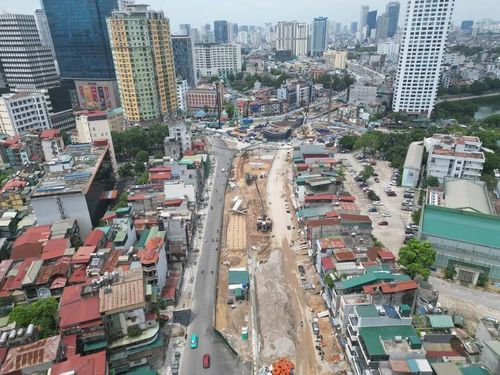 Dự án xây dựng đường Vành đai 1 đoạn Hoàng Cầu - Voi Phục dài hơn 2,2km, mặt cắt ngang 50m với 8 làn xe. Điểm đầu giao với đường Cát Linh - La Thành - Yên Lãng tại Hoàng Cầu, điểm cuối tại nút giao thông Voi Phục. Công trình có tổng mức đầu tư hơn 7.200 tỉ đồng từ ngân sách thành phố.