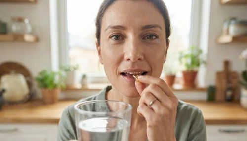 Không nên tự ý dùng dầu cá liều cao hoặc sử dụng kéo dài khi chưa có chỉ định phù hợp. Ảnh minh họa