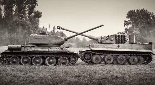 T-34-85 được phát triển để duy trì những ưu điểm cốt lõi của T-34 nhưng tăng hỏa lực và cải thiện khả năng chiến đấu của kíp xe. Trong khi đó, Tiger được thiết kế với trọng tâm lớn hơn vào khả năng sống sót và tiêu diệt đối phương trong các cuộc đấu pháo.