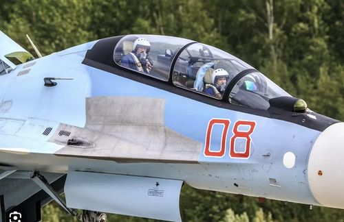 Không gian bên trong Su-27 cũng tạo ra một nền tảng thuận lợi để phát triển những biến thể sau này. Khi nhiệm vụ của máy bay mở rộng, các nhà thiết kế có thể tận dụng nền tảng đó để bổ sung thêm thiết bị mà không phải xây dựng một thiết kế hoàn toàn mới.