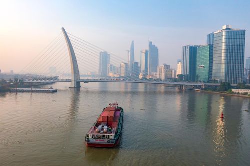 Sông Sài Gòn và hệ thống kênh rạch là nét đặc biệt của TP.HCM. Ảnh: Quỳnh Danh.