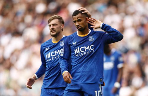  Iliman Ndiaye chuẩn bị hoàn tất thủ tục để gia nhập Manchester City từ Everton với mức phí 70 triệu euro. Cầu thủ sinh năm 2000 có thể chơi ở hai biên và cả trung lộ nếu cần thiết. 