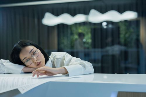 Burnout không đơn thuần là cảm giác buồn ngủ hay mệt mỏi. Ảnh: Cottonbro studio/Pexels.