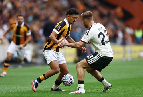 Shaw đã chơi 163 phút sau hai vòng Premier League mùa này, nhưng việc MU chưa có phương án cạnh tranh thực sự vẫn là rủi ro khi lịch thi đấu sắp dày hơn.