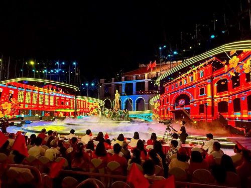 Điểm cầu tại Bến Nhà Rồng (Bảo tàng Hồ Chí Minh - Chi nhánh TP.HCM) trong chương trình cầu truyền hình chính luận - nghệ thuật đặc biệt “Thời cơ vàng”, chào mừng kỷ niệm 80 năm Cách mạng Tháng Tám thành công và Quốc khánh 2.9 diễn ra ngày 22.8.2025. Ảnh: BTC