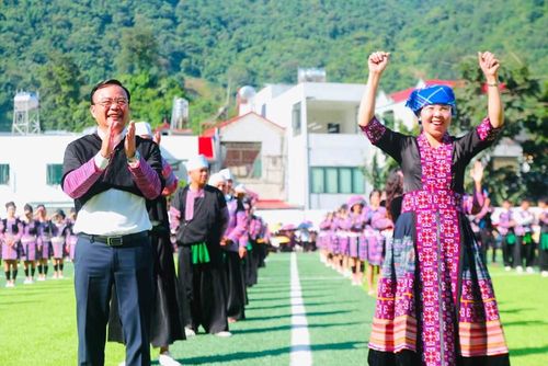 Màn đồng diễn ném pao là một trong nhiều hoạt động văn hóa cộng đồng diễn ra trong ngày 1.9 tại Mộc Châu. Cùng với đó là các chương trình biểu diễn đường phố, múa khèn, xòe Thái, trò chơi dân gian, không gian trại văn hóa - du lịch và nhiều hoạt động trải nghiệm khác