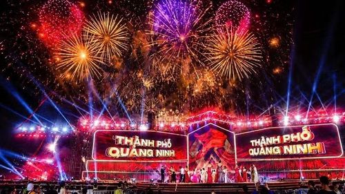 Chương trình nghệ thuật đặc biệt chào mừng thành phố Quảng Ninh. (Ảnh: Quang Thọ)