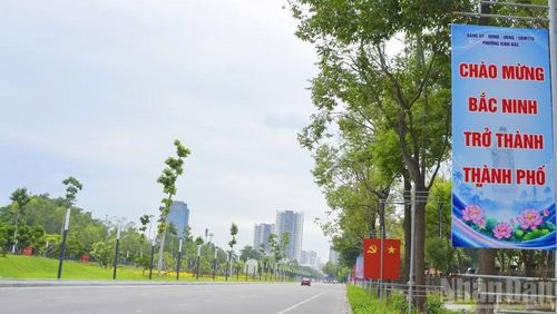 Phường Kinh Bắc chào mừng Quốc khánh và Bắc Ninh trở thành thành phố. ( Ảnh: A.T)
