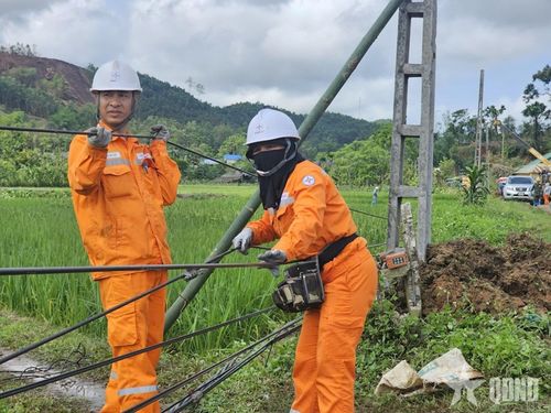 Mỗi CBCNV tại Công ty Điện lực Thái Nguyên đều đang góp sức giữ dòng điện an toàn, ổn định phục vụ khách hàng.