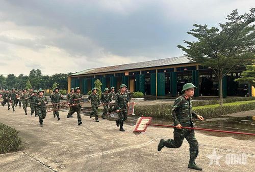 Cơ động xử lý tình huống chữa cháy tại Khu kỹ thuật.