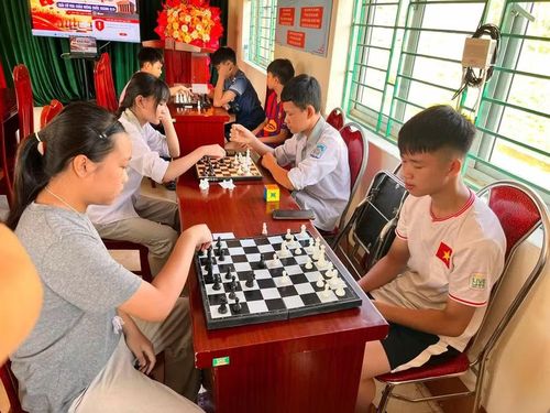 Giải Cờ vua được tổ chức cho học sinh tại Trường THCS Kim Bôi, Phú Thọ.