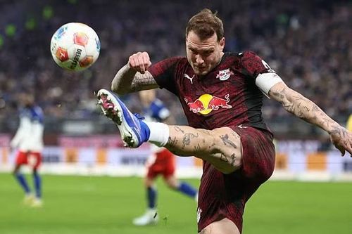Trong bối cảnh đó, David Raum nổi lên như một lựa chọn thay thế. Hậu vệ 28 tuổi của RB Leipzig đang nhận được sự quan tâm từ Man United.