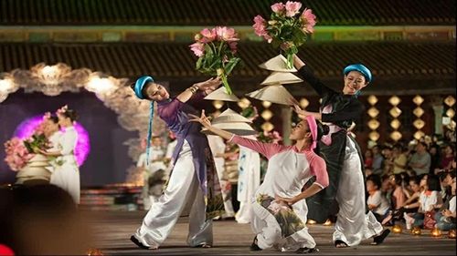 Lễ hội Áo dài Huế. (Nguồn: vietnamtourism)