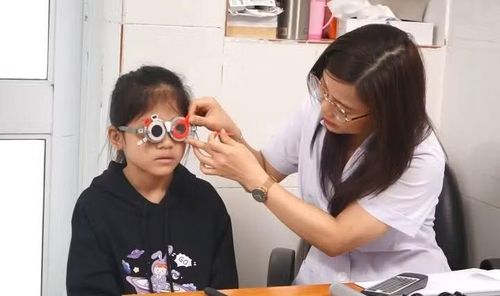 Việc xác định độ kính và chỉ định đeo kính cần được bác sĩ chuyên khoa đánh giá cụ thể (Ảnh: SKĐS)