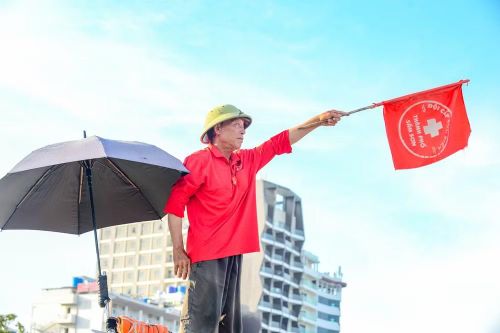 Lực lượng cứu hộ cứu nạn làm việc hết công suất bảo vệ an toàn cho người dân