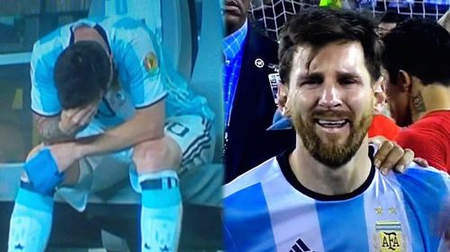  Messi khóc sau khi để thua ở trận chung kết Copa América Centenario năm 2016. 