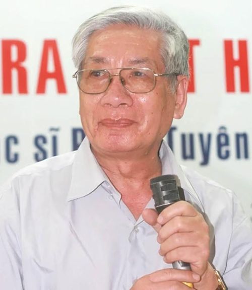 Năm 2007, nhà thơ Định Hải được trao Giải thưởng Nhà nước về văn học nghệ thuật cho cụm ba tác phẩm.