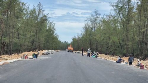 Tuyến có nền đường rộng 12m.