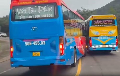 Hành vi của tài xế xe khách Việt Tân Phát rất nguy hiểm với các phương tiện tham gia giao thông.