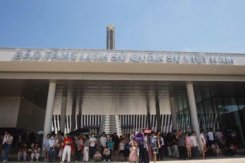 Dịp Quốc khánh 2/9, nhu cầu tham quan các địa chỉ văn hóa, lịch sử tại Hà Nội tăng cao. Bảo tàng Lịch sử Quân sự Việt Nam là một trong những điểm đến thu hút đông du khách nhờ quy mô lớn, không gian rộng và hệ thống hiện vật phong phú.