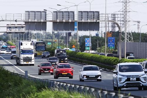 Lưu lượng phương tiện về Hà Nội tăng cao chiều 1/9.