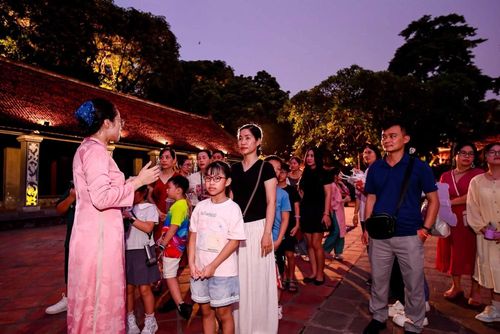Văn Miếu - Quốc Tử Giám khoác áo mới nhờ ứng dụng công nghệ.