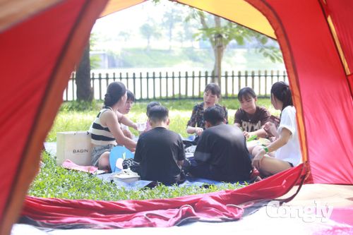 Người Hà Nội chọn cách nghỉ lễ “đi gần, vui lâu”.