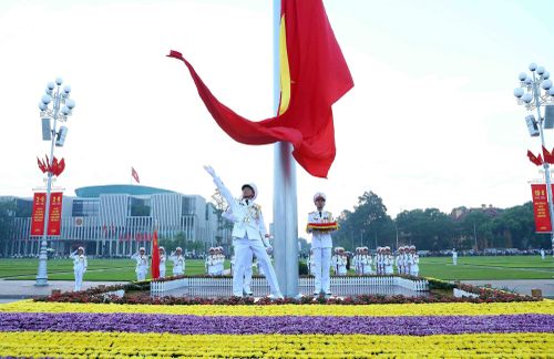 Lễ Thượng cờ trên Quảng trường Ba Đình. Ảnh: TTXVN