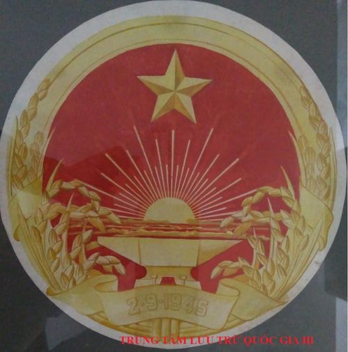 Phác thảo mẫu Quốc huy của họa sĩ Bùi Trang Chước tham gia dự thi sáng tác Quốc huy Việt Nam. Ảnh: Trung tâm Lưu trữ quốc gia III