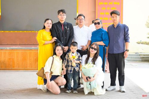 Em Nguyễn Thế Đăng và gia đình.