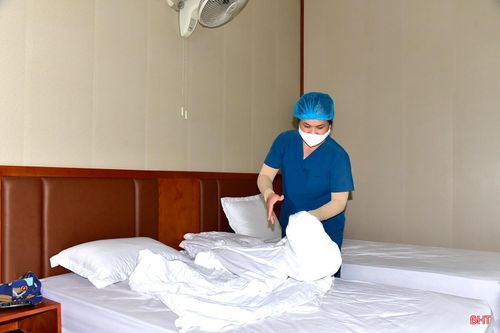 "Những ngày điều dưỡng tập trung cũng là kỳ nghỉ lễ, nhưng chúng tôi luôn xác định phải phục vụ chu đáo để các bác có thời gian nghỉ ngơi thoải mái, vui vẻ. Với chúng tôi, đó vừa là trách nhiệm, vừa là tình cảm dành cho người có công", chị Hoàng Thị Nhung - nhân viên Trung tâm Điều dưỡng người có công và Bảo trợ xã hội Hà Tĩnh cho hay.