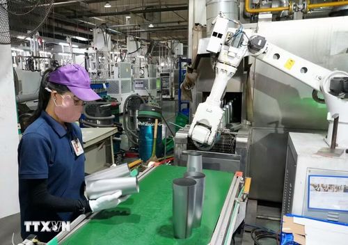 Dây chuyền sản xuất ứng dụng robot tự động của Công ty TNHH CAYI Technology Việt Nam, Khu công nghiệp Yên Phong II-C, tỉnh Bắc Ninh. (Ảnh: Đồng Thúy/TTXVN)