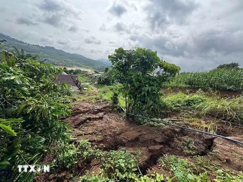 Hiện trạng khu vực sạt lở. (Ảnh: CTV/TTXVN phát)