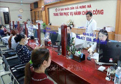 Xã Hưng Hà nằm ở vị trí trung tâm của huyện cũ với dân số khoảng 55.000 người nên lượng hồ sơ rất lớn, nhiều thời điểm cán bộ, nhân viên Trung tâm Phục vụ hành chính công xã phải làm ngoài giờ. Ảnh: Thế Duyệt/TTXVN