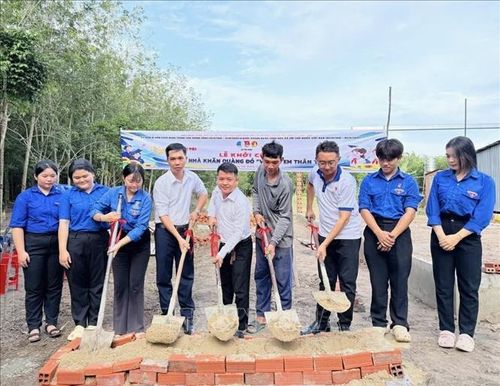 Khởi công “Nhà Khăn quàng đỏ” cho em Nguyễn Ngô Bảo Trân tại xã Trà Vong.