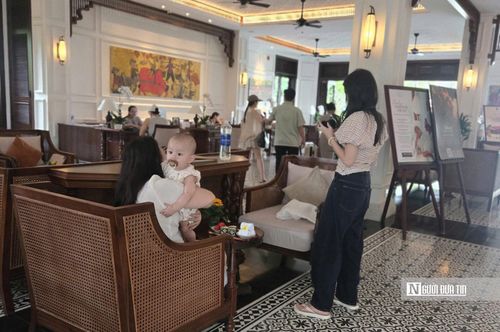 Du khách check-in trong các khu du lịch ở Mũi Né.