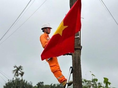 Phát huy truyền thống 57 năm xây dựng và phát triển, các thế hệ CBNV EVNNPC tiếp tục đoàn kết, đổi mới, sáng tạo, chung sức xây dựng Tổng công ty ngày càng hiện đại, phát triển bền vững. Ảnh: EVNNPC