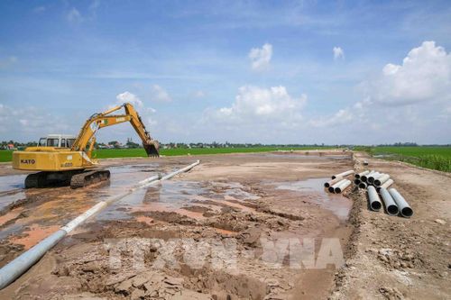 Hiện nguồn cát đắp nền cho dự án thành phần 2 cao tốc Châu Đốc - Cần Thơ - Sóc Trăng đã được xác định đủ. Ảnh: Thanh Liêm - TTXVN